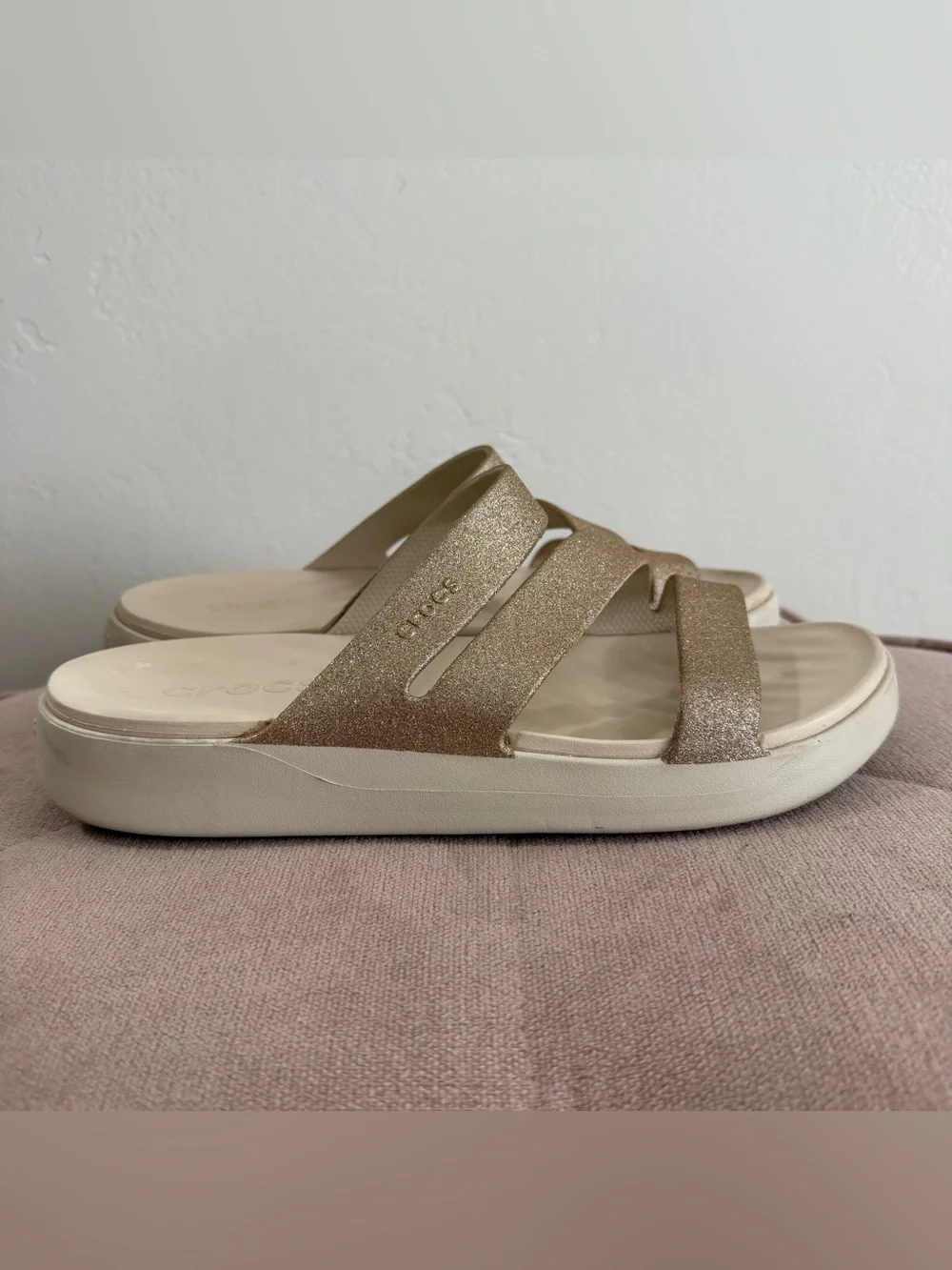 Crocs Women's Getaway Glitter Strappy Sandal Size 8